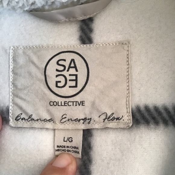 Sage Collective Women's Cream Sherpa And Plaid Reversible Vest - Picture 3 of 4